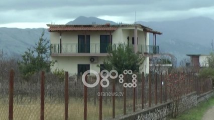 Ora News- Maskat grabisin me armë banesën në Shkodër, morën 5000 euro