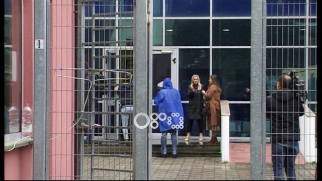 Ora News- Saimir Tahiri mbërrin tek Krimet e Rënda