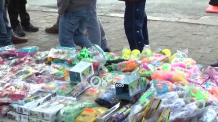 Ora News- Festa “pa dhurata”, bien shitjet e të produkteve festive në Kukës