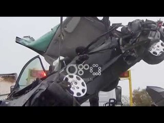 Ora News - Zbardhet dinamika e aksidentit tragjik në Lushnje, guri i mermerit zuri poshtë makinën