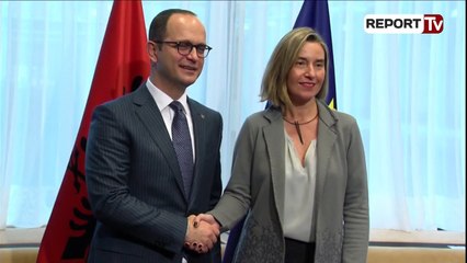 Report TV - Integrimi i Shqipërisë,  Ministri  Bushati takon Mogherinin në Bruksel