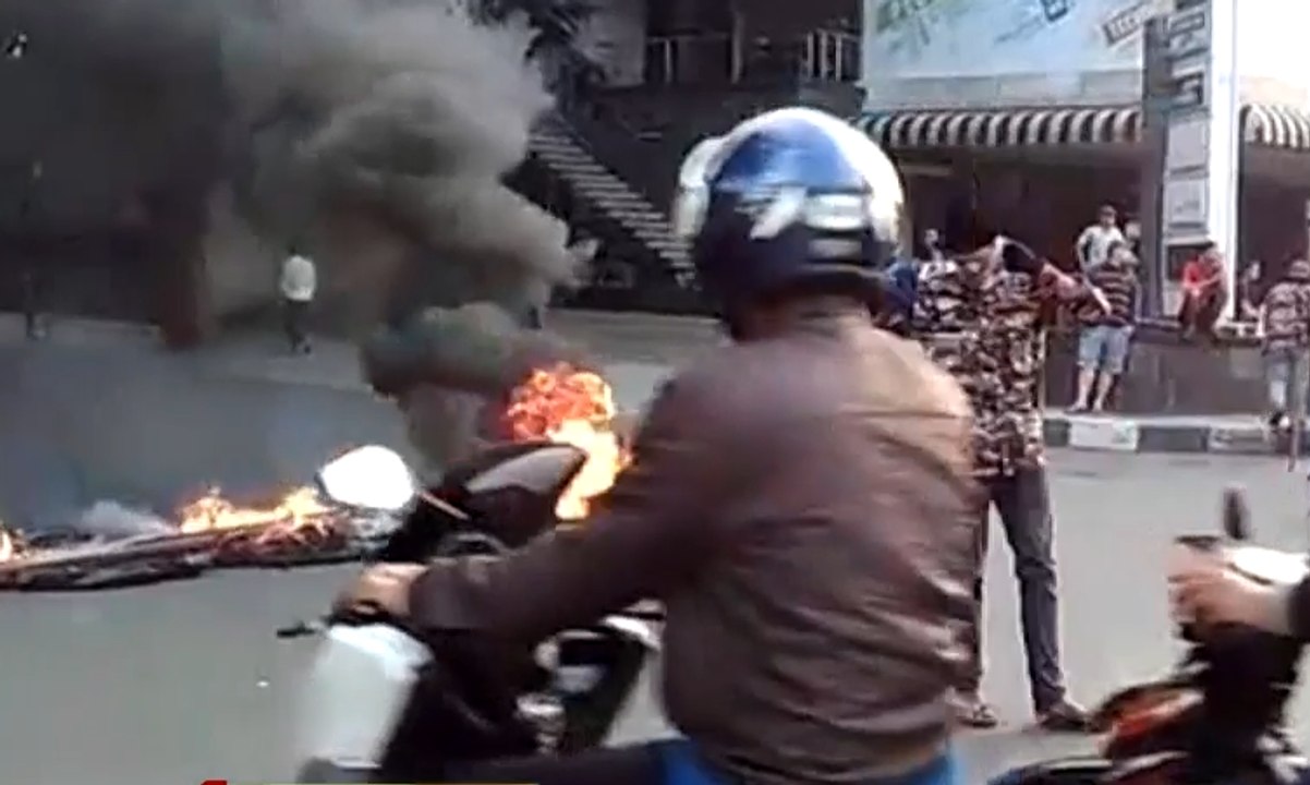 Aksi Bakar Ban di Kompleks Kostrad, Pondok Indah Macet