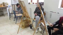 Shkolla artistike në Gjirokastër nuk ka klasa, mësim në oborr  - Top Channel Albania - News - Lajme