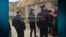 Report TV - Tufinë, përmbarimi i nxjerr nga shtëpitë,  banorët përplasen me policinë