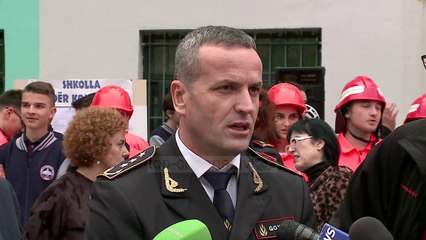 Zjarrfikëset ndërgjegjësojnë nxënësit në Tiranë - Top Channel Albania - News - Lajme