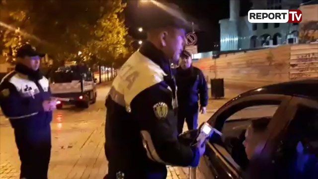 Report TV - Polici ndalon femren në timon: Je ne gjëndje të dehur do shoqërohesh në komisariat