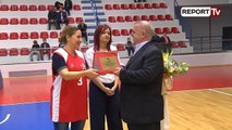 Report TV - Ministrja e Mbrojtjes Olta Xhacka nderon 5 legjenda të basketbollit të Partizanit