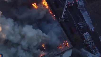 ZJARRI SHKRUMBON PALLATIN NE NEW YORK, RREZIKOHEN DHJETERA BANORE POR NUK KA VIKTIMA LAJM