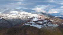 Report TV - Troket dimri në Kukës, rrugët dhe malet zbardhen nga dëbora
