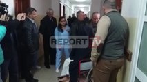 Report TV - U dogj në Uzinën e naftës në Ballsh, pamje nga spitali  e të plagosurit Vladimir Ymeri