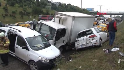 Tem'de Tutanak Tutan Sürücülerin Arasına Otomobil Daldı: 1'i Ağır 2 Yaralı