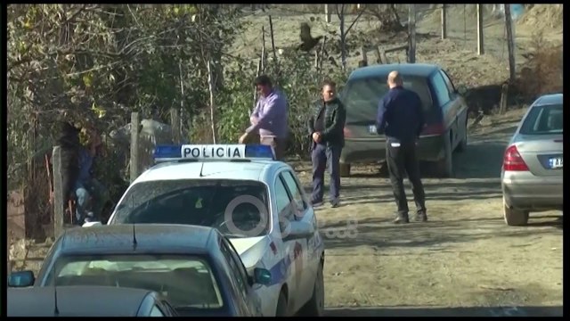 Ora News – Pse nuk kam gati rrobat, në Kavajë burri vret me thikë gruan