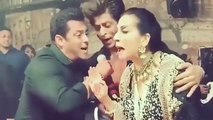 Sonam Kapoor Reception: Salman Khan - Shahrukh SINGING for Sonam's mother Sunita Kapoor | FilmiBeat