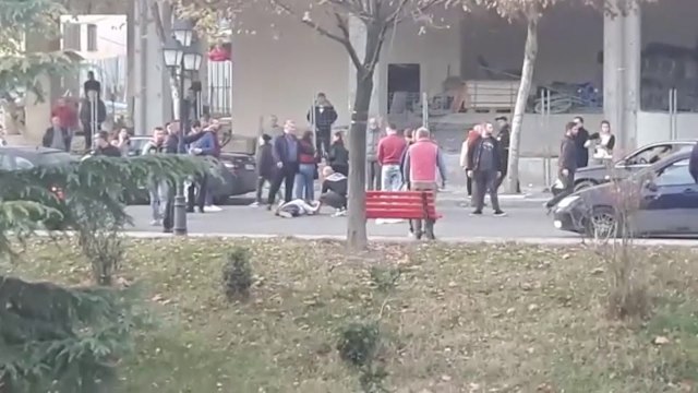 Ora News – Aksident pranë shkollës “Ismail Qemali në Tiranë, makina përplas këmbësoren