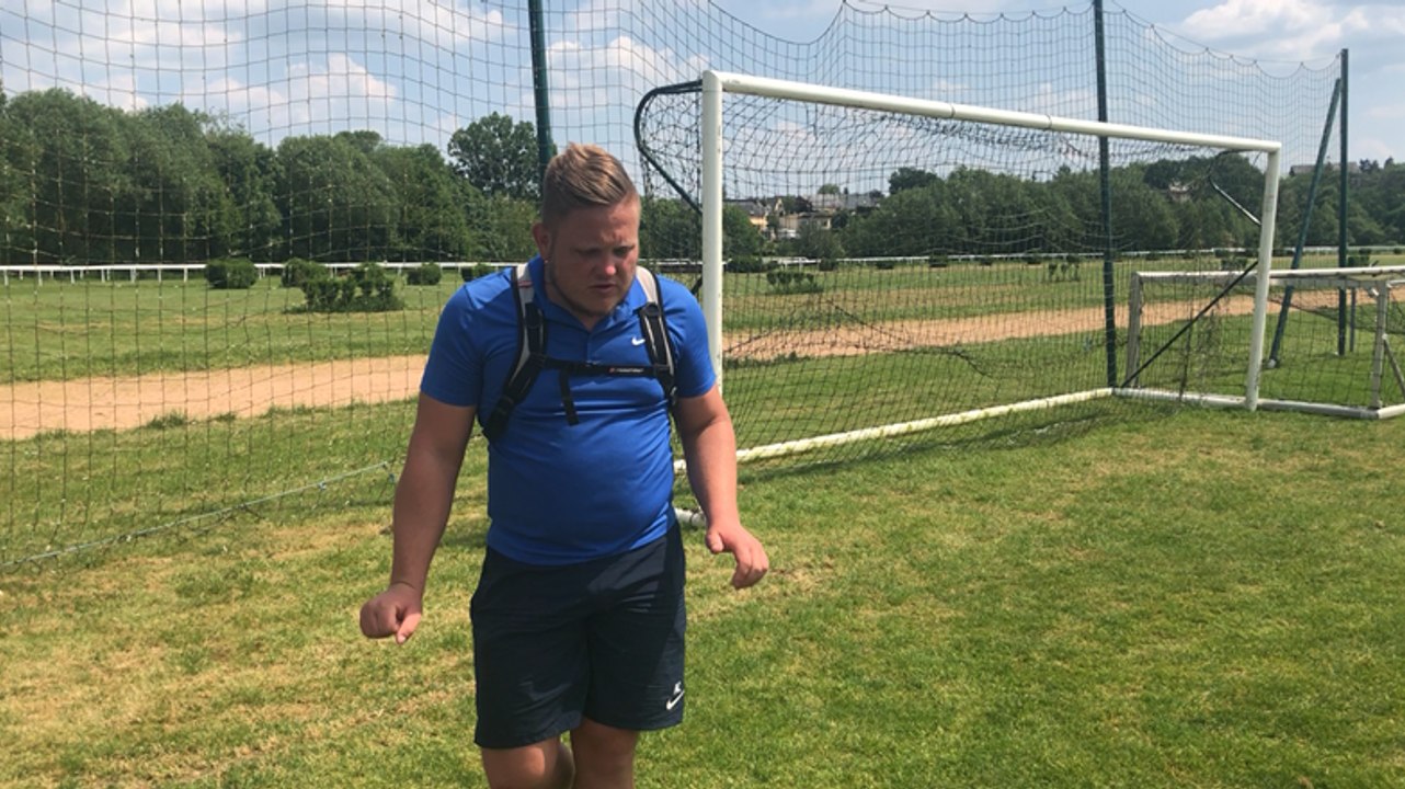 Aurélien Chevreuil donne ses consignes avant le dernier match des filles
