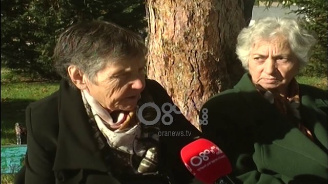 Ora News – Veç puthjes së dorës Rama t'i dëgjojë edhe zërin pensionistëve nga e gjithë Shqipëria