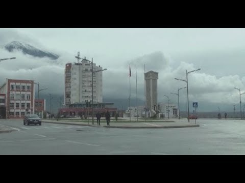 Ora News-Busti i Skënderbeut rivendoset në sheshin qendror të Kukësit