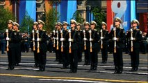 VUČIĆ I PUTIN U PRVOM PLANU: Predsednici gledaju paradu u Moskvi