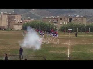 Ora News- Dhunë në ndeshjen Delvina-Butrinti, goditet gjyqtari