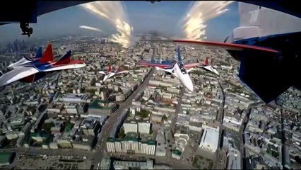 AERO GRUPA STRIŽI PRAVI RUSKU TROBJKO na nebu iznad Moskve