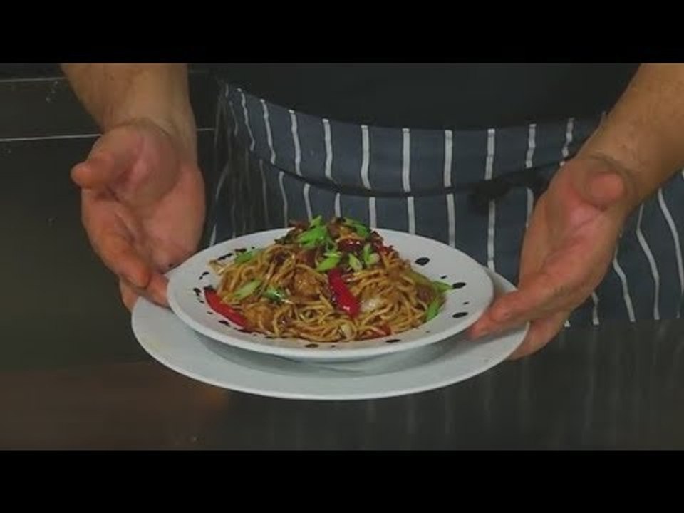 Receta Juaj, "Makarona noodles me mish viçi dhe perime" video Dailymotion
