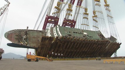 세월호 좌현 4년 만에 드러나...직립 연습 성공적 / YTN