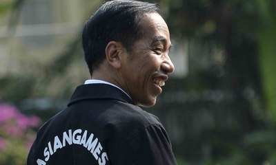 Presiden Berkunjung ke Mal Memakai Jaket Asian Games