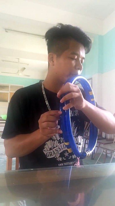 Cover nhạc phim Tân Thủy Hử với sáo làm bằng ống nhựa