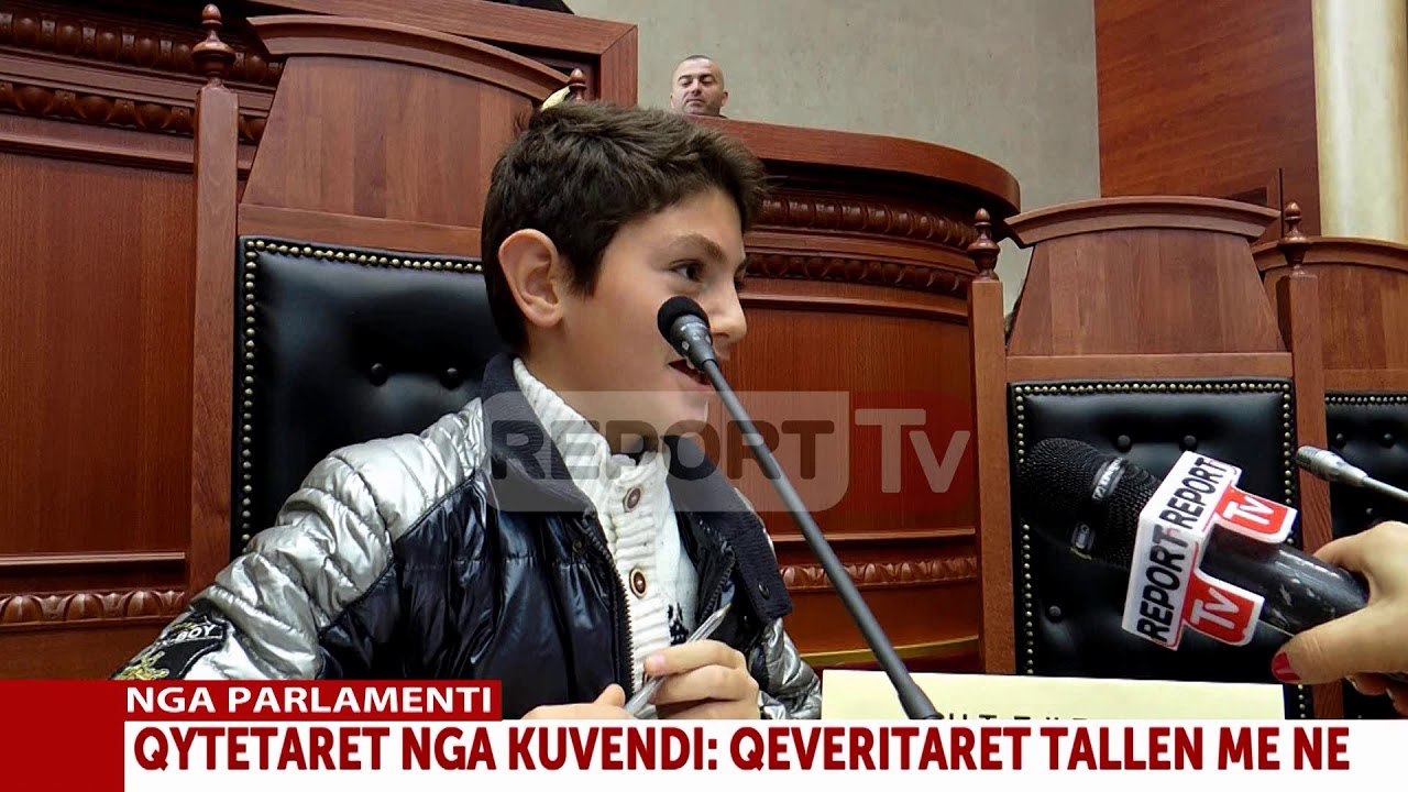 Report TV - Djali në Kuvend: Te karrigia e Ramës se është i gjatë, ai nuk bën gjëra të mira