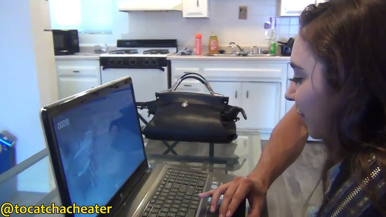 Htjela da testira dečka zgodnom plavušom: Njegovu reakciju gledali u neverici!