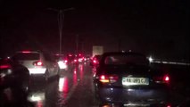 Pa Koment / Bllokohet autostrada Tiranë-Durrës - Top Channel Albania - News - Lajme