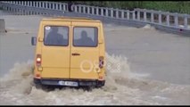 Ora News – Bllokohet autostrada Tiranë-Durrës, devijohet qarkullimi i mjeteve