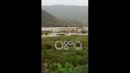 Ora News - Lumi Shkumbin del nga shtrati, Ujësjellësi Cerrik rrezikon përmbytjen