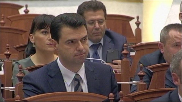 Ora News – Përmbytjet, Basha: Qeveria të garantojë kujdes shëndetësor, Rama: I kemi marrë masat