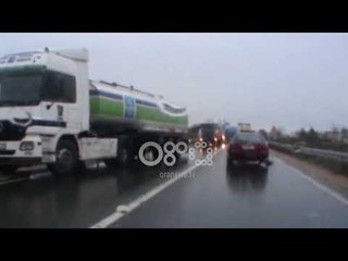 Ora News - Shembet ura e Drojes në Mamurras, bllokohet rruga lidhëse me Laçin