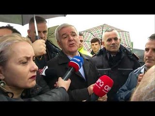 Ora News - Vorë, banorët e irrituar i përvishen Xhafës: Po mbytemi çdo vit