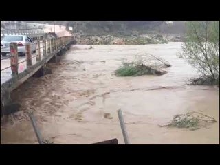 Ora News - Shikoni si vërshon lumi në Sarandë, 1 dhjetor 2017