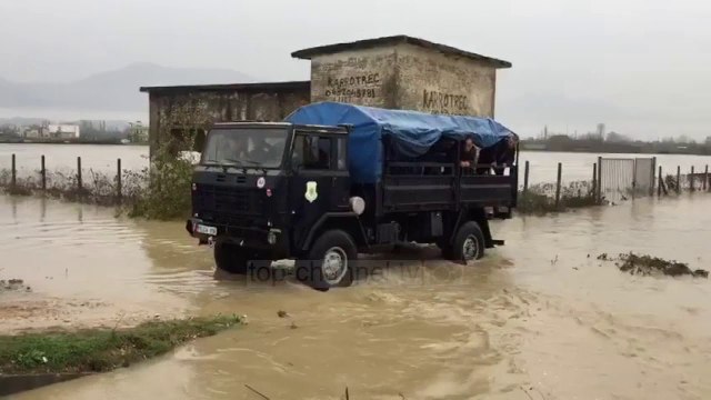 Përmbytjet, ndërhyrjet në terren e FA - Top Channel Albania - News - Lajme
