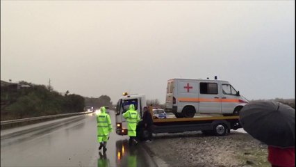 Ora News – Aksidenti ne Rrugen e Kombit, Ambulanca del nga rruga, humb jetën një person
