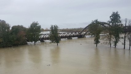 Ora News – Vjosa del nga shtrati, vijojne evakuimet nga Novosela e Selenica