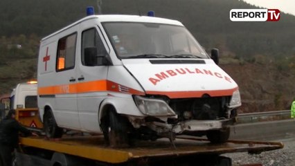 Report TV - Aksidentohet ambulanca në Milot vdes djali, po shoqëronte nënën