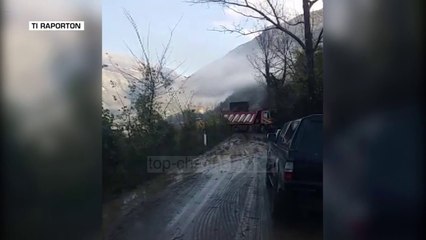 Tepelenë, përrenjtë bllokojnë rrugën (Pa koment) - Top Channel Albania - News - Lajme