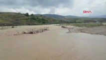 Şırnak Kumçatı' da Sağanak Yağış ile Taşan Dereyi Geçmeye Çalışan 2 Çocuk Sulara Kapılarak Kayboldu