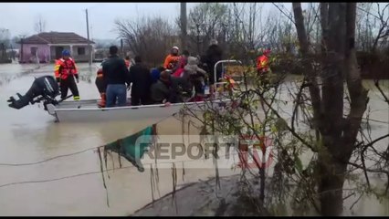 Report TV - Fier, shpëtohen tre pjesëtarë  të një familje në Ferras