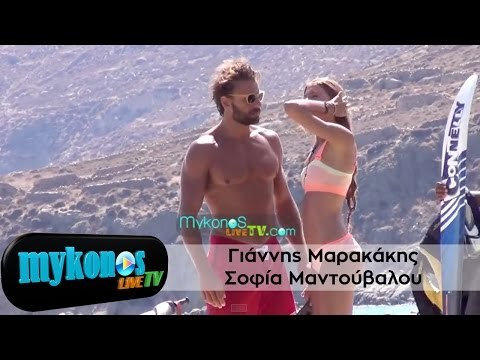 Παιχνιδάκια και θαλάσσια σπορ για τον Γιάννη Μαρακάκη και την Σοφία Μαντούβαλου στη Μύκονο