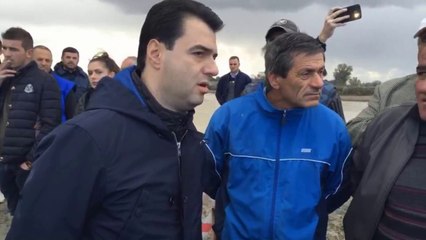 Report TV - Përmbytjet, Basha në Darëzezë  në krah të kryebashkiakut të PS