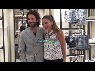 Το δημόσιο φιλί της Οικονομάκου και του συντρόφου της στην Μύκονο