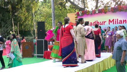 Knee Replacement patients doing catwalk at the occasion of event Madhur Milan organised by Dr Shekhar Agarwal 2018