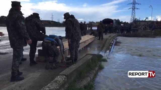 Report TV - Darëzezë, fillon ndërtimi i urës së shembur, banorët transportohen me barka nga FA