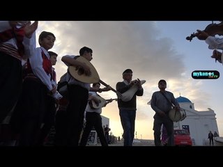 Όταν η παράδοση ενώνει και κατακτά την Μύκονο της ξέφρενης διασκέδασης